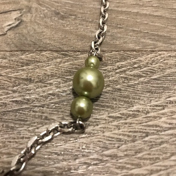 💚4 for $30💚 LIKE NEW! Silver Green Necklace & Earring Combo - Picture 4 of 5